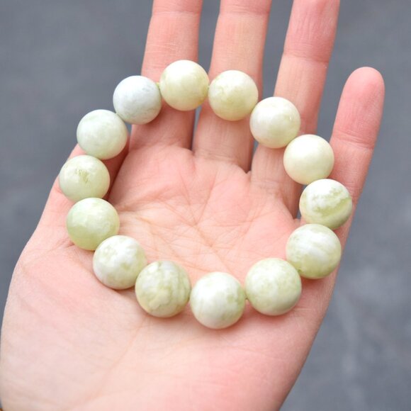 Green Jade Large Bead Bracelet - Picture 3 of 5